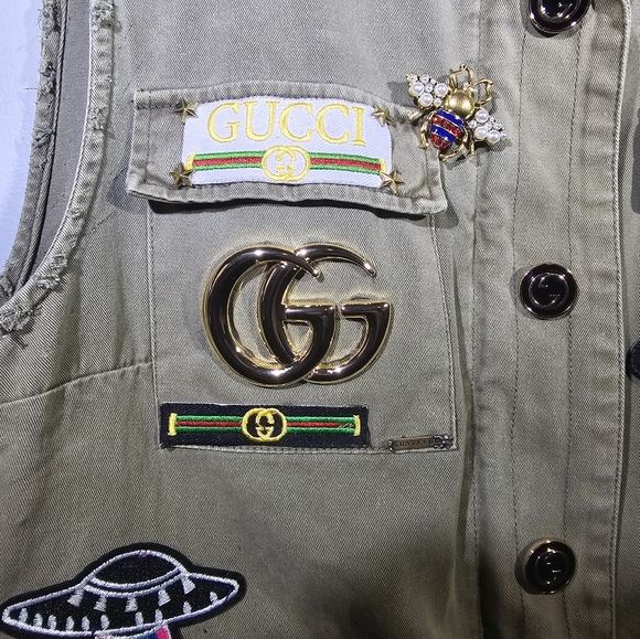 Military vest, army green, upcycled into a designer vest inspired by GG patches - Picture 3 of 12